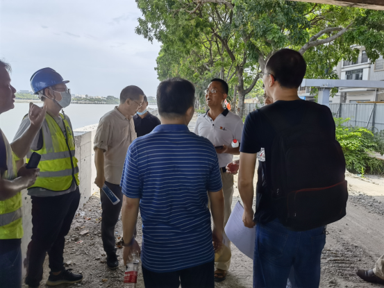 法律与知识产权教师党支部党员龚红兵副教授作为市应急工程专家参加x