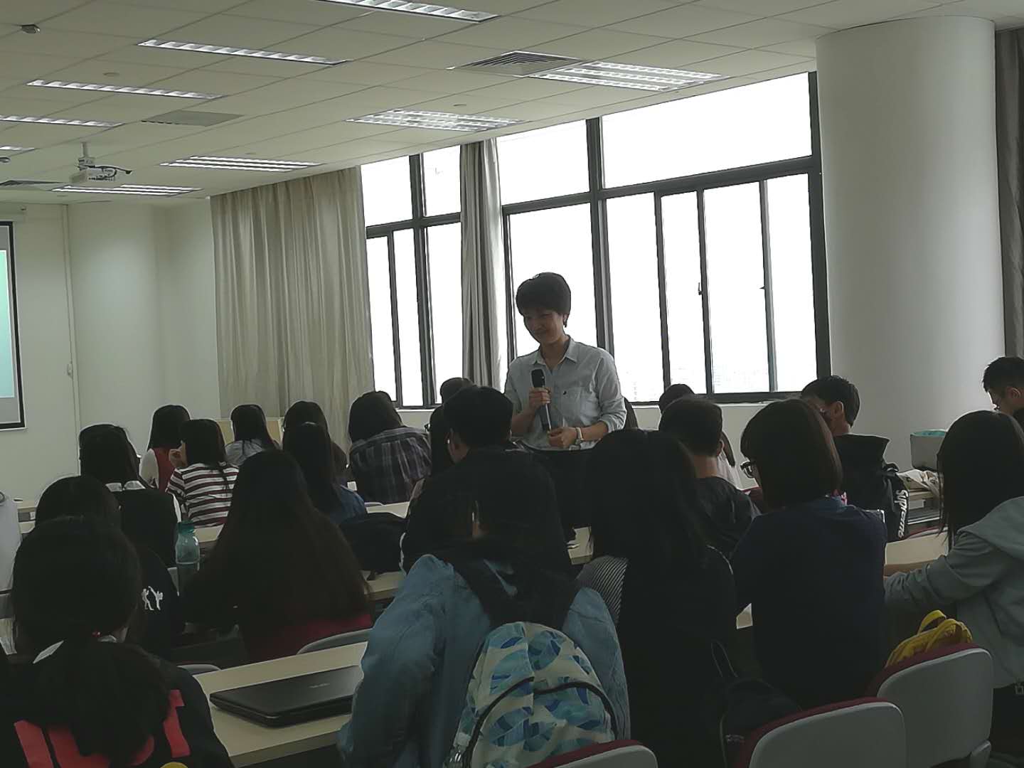 上海师范大学教授陈蓓丽来我院讲学